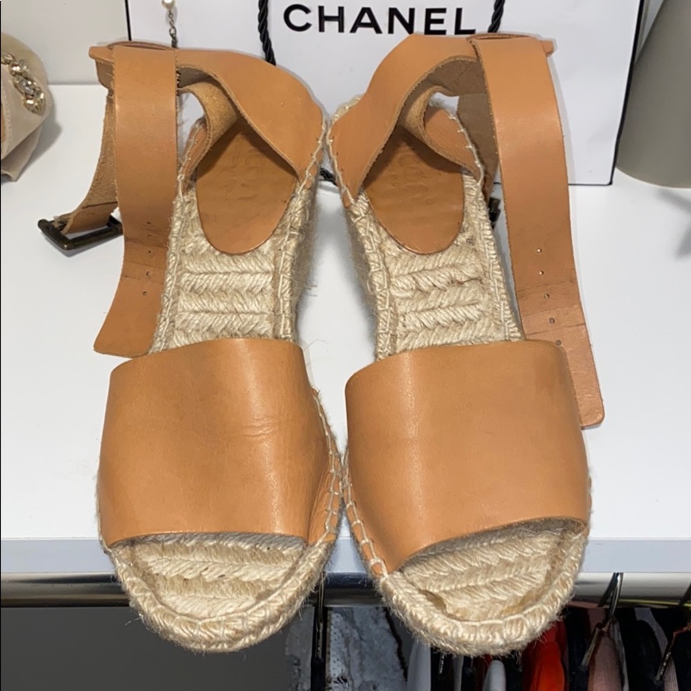 Nude/brown wedges